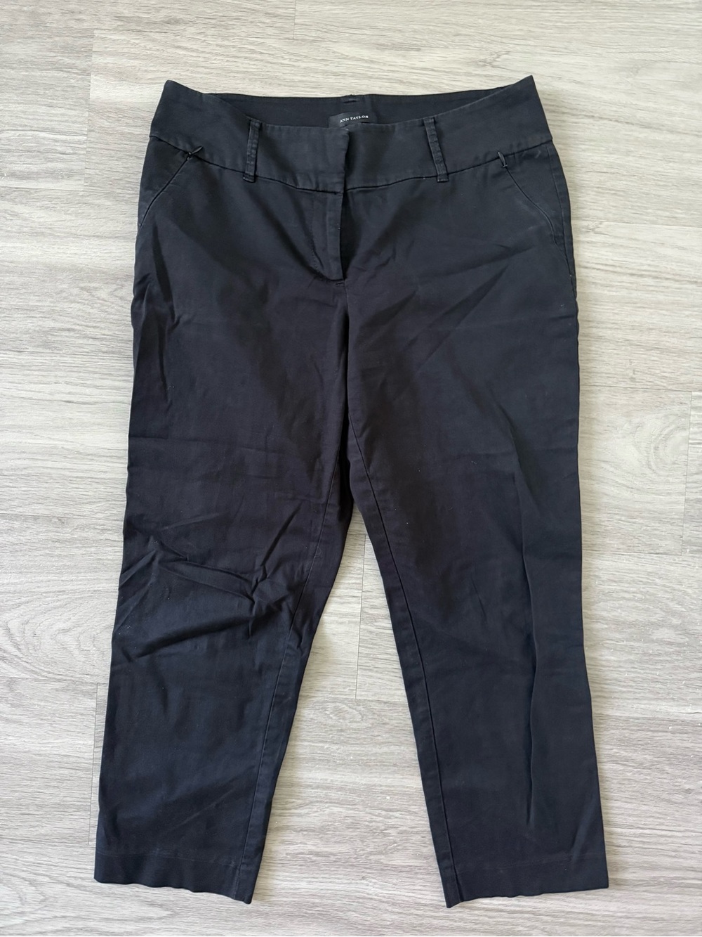 Ann Taylor Black Cropped Dress Pants, Size 8
